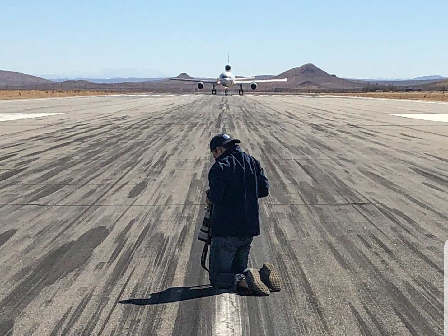 Billy Hardiman photographing Lockheed L-1011 Stargazer at Edwards AFB